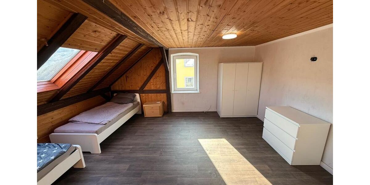 Wohnen auf Zeit Wunsiedel - 10 Zimmer, 85 m&sup2;, 20&euro; | Angebot:23569879