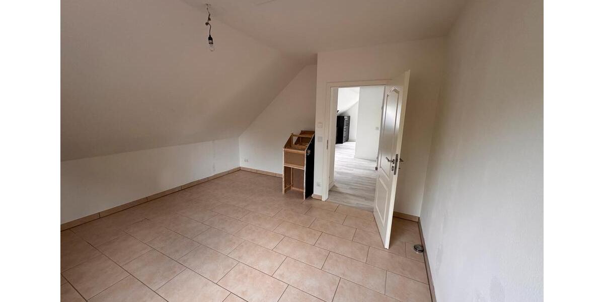 Dachgeschoßwohnung Buxtehude - 2.5 Zimmer, 76 m&sup2;, 950&euro; | Angebot:26446962