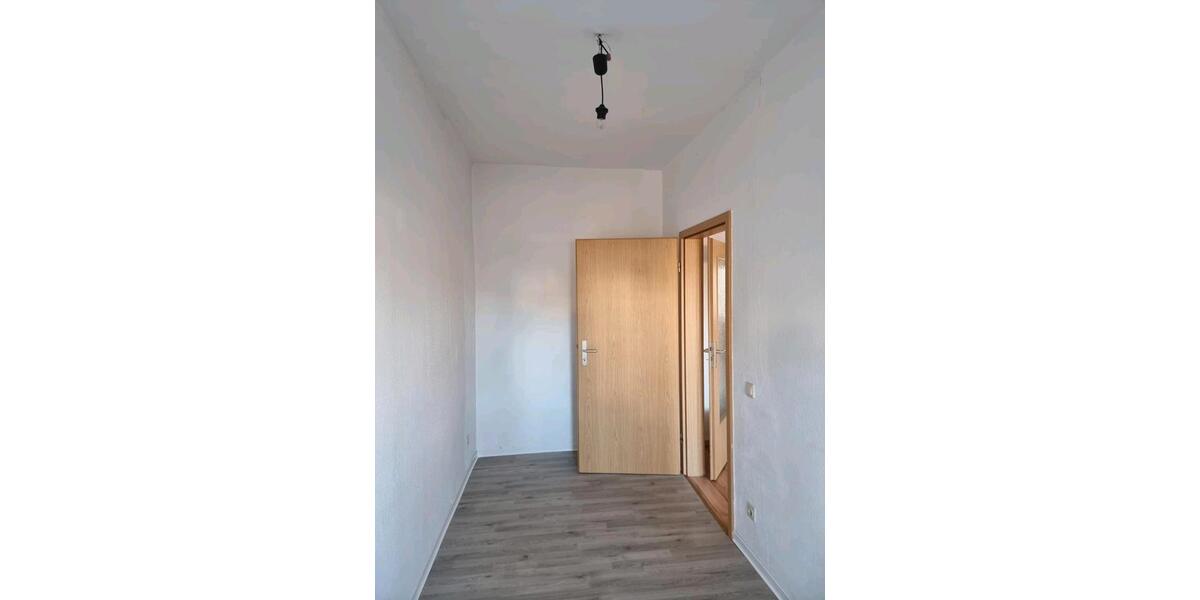 Erdgeschoßwohnung Waldheim - 3 Zimmer, 65 m&sup2;, 310&euro; | Angebot:25884198