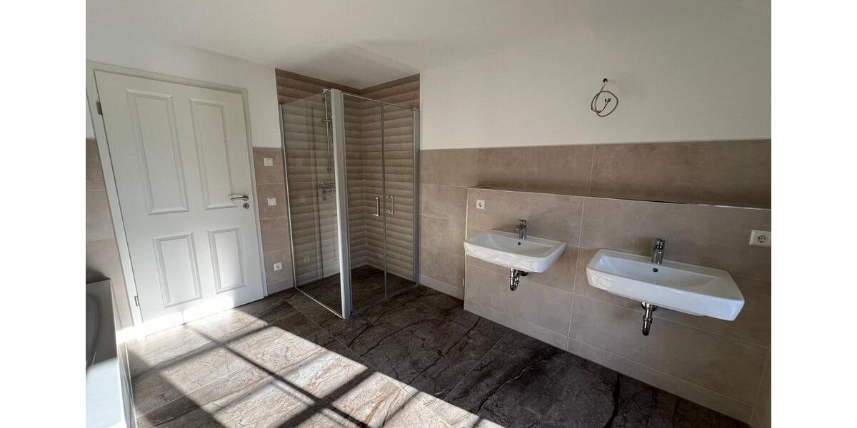 Dachgeschoßwohnung Schkeuditz - 3 Zimmer, 124 m&sup2;, 1.302&euro; | Angebot:25414642