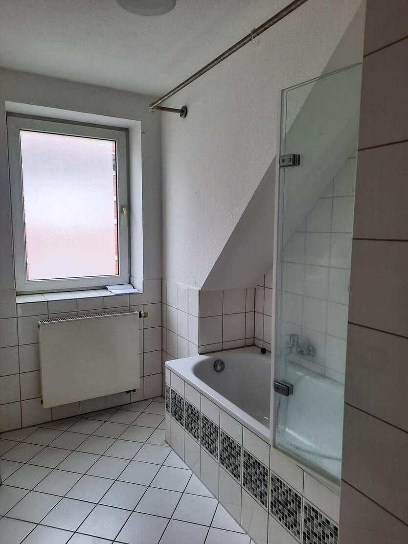 großzügige 3 Zimmer-Wohnung *gerade in Renovierung* mit Balkon und Küche 3 zimmer