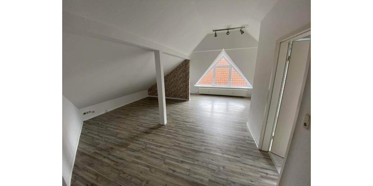 Dachgeschoßwohnung Nordenham - 3 Zimmer, 63 m&sup2;, 450&euro; | Angebot:24983534