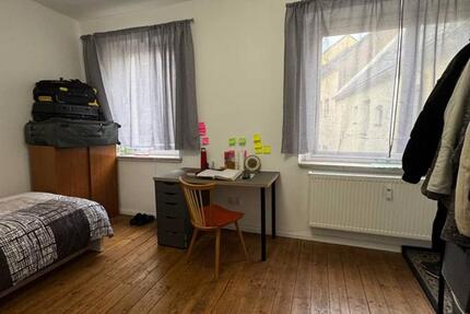 Wohnen auf Zeit Hof Altstadt - 1 Zimmer, 14 m&sup2;, 400&euro; | Angebot:25795261
