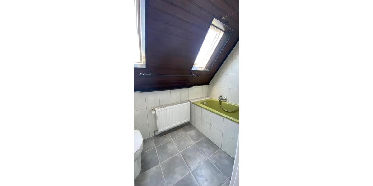 Dachgeschoßwohnung Neunkirchen Heinitz - 3 Zimmer, 90 m&sup2;, 600&euro; | Angebot:25993391