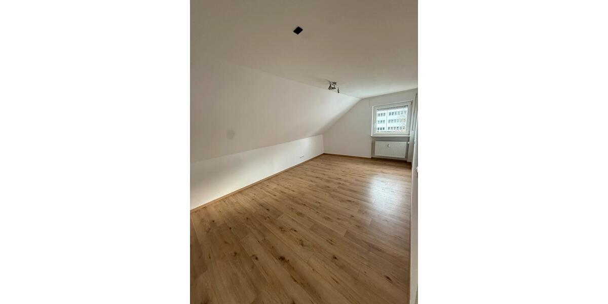 Dachgeschoßwohnung Schorndorf - 4 Zimmer, 98 m&sup2;, 1.700&euro; | Angebot:24748979