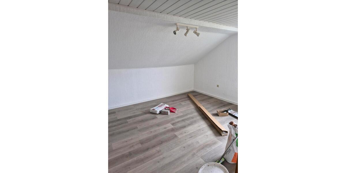 Dachgeschoßwohnung Wetter (Hessen) - 3 Zimmer, 68 m&sup2;, 700&euro; | Angebot:26646565