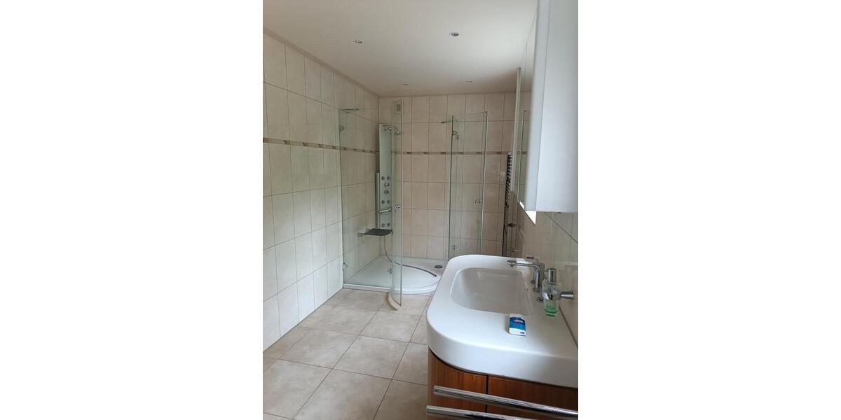 Erdgeschoßwohnung Gangelt - 4 Zimmer, 135 m&sup2;, 1.350&euro; | Angebot:26444181