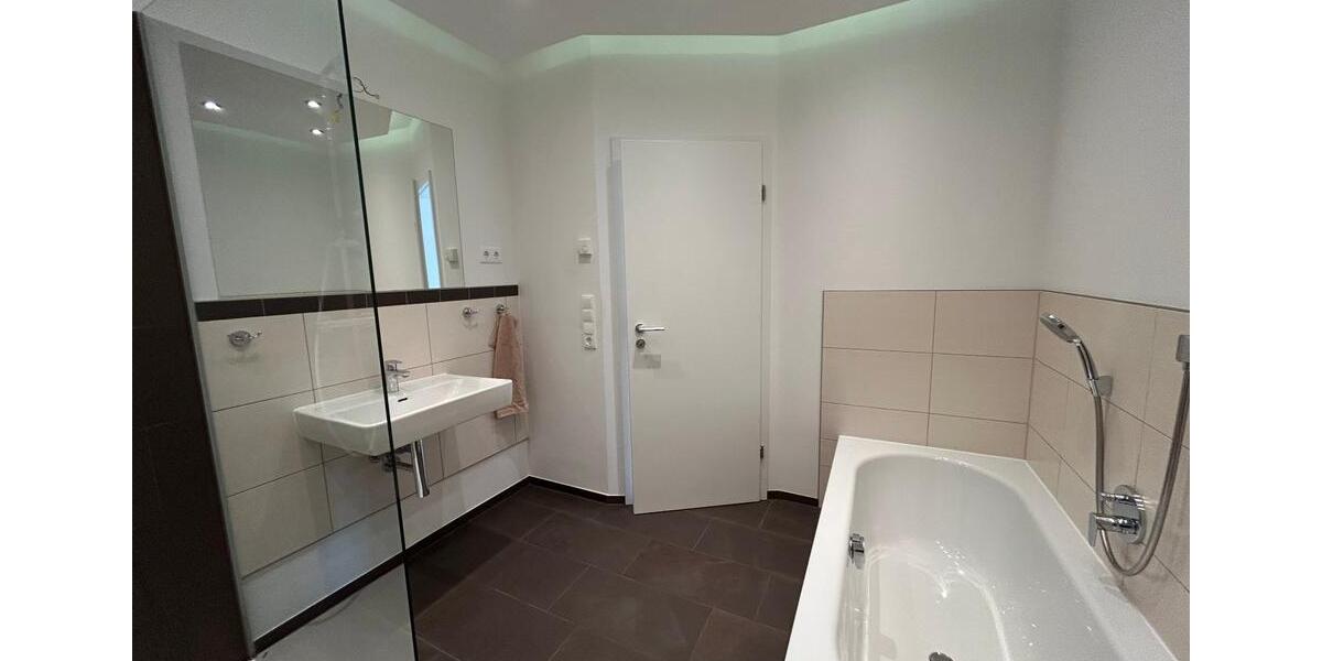 Erdgeschoßwohnung Halle (Saale) Frohe Zukunft - 3 Zimmer, 91 m&sup2;, 1.350&euro; | Angebot:25943685