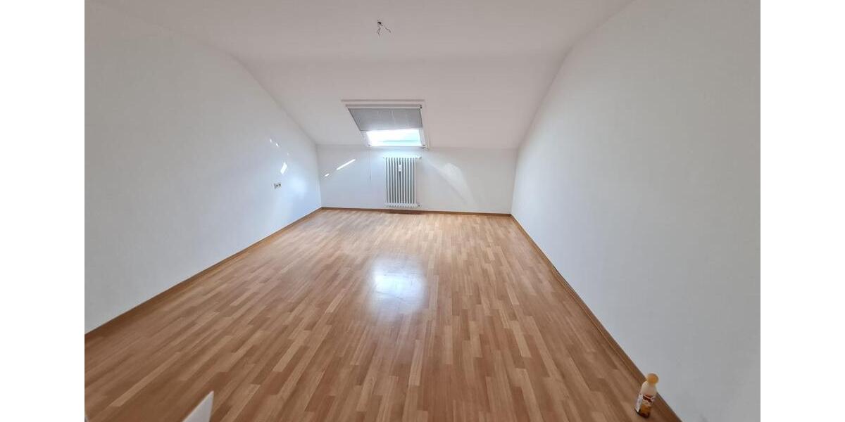Dachgeschoßwohnung Bad Neustadt an der Saale - 3 Zimmer, 82 m&sup2;, 620&euro; | Angebot:26619013