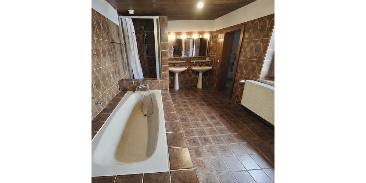 Etagenwohnung Schöneck - 4 Zimmer, 140 m&sup2;, 1.150&euro; | Angebot:25713297