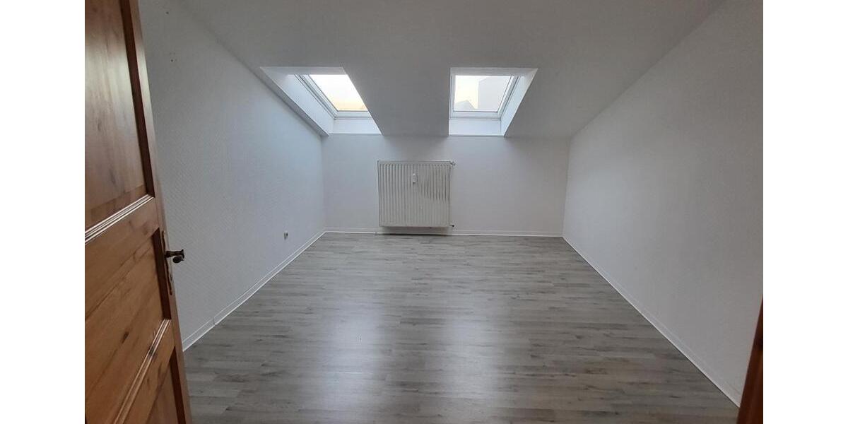 Großzügige 4-Zimmer DG-Wohnung 4 zimmer