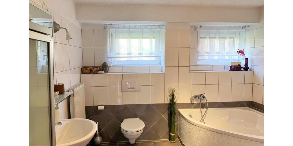 Wohnen auf Zeit Dornhan - 3 Zimmer, 72 m&sup2;, 1.165&euro; | Angebot:26213609