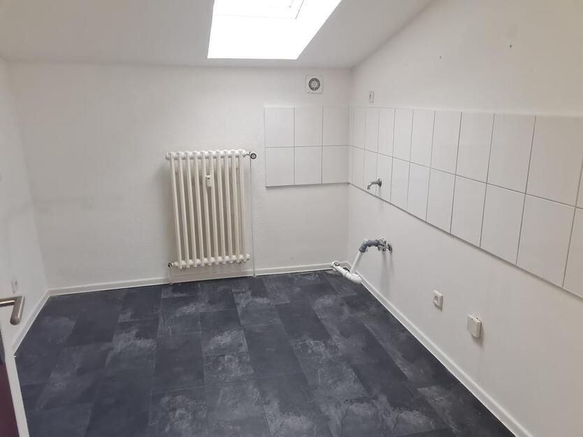 Gepflegte 4-Zimmer-Dachgeschosswohnung zu vermieten! 1Nettokaltmiete frei (2. Monat) 4 zimmer