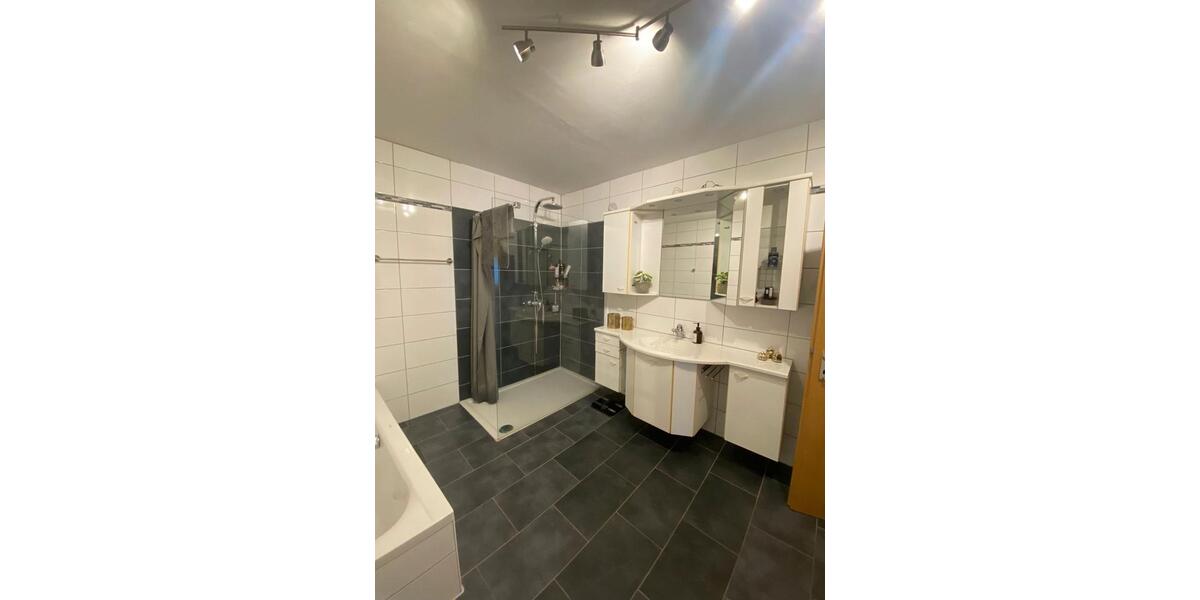 Etagenwohnung Albertshofen - 3 Zimmer, 110 m&sup2;, 850&euro; | Angebot:26644973