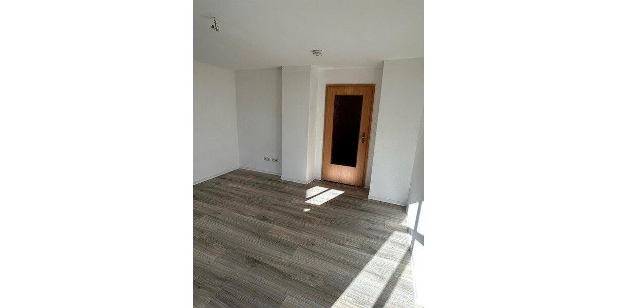 Dachgeschoßwohnung Oelsnitz (Erzgebirge) - 2 Zimmer, 42 m&sup2;, 239&euro; | Angebot:26429312