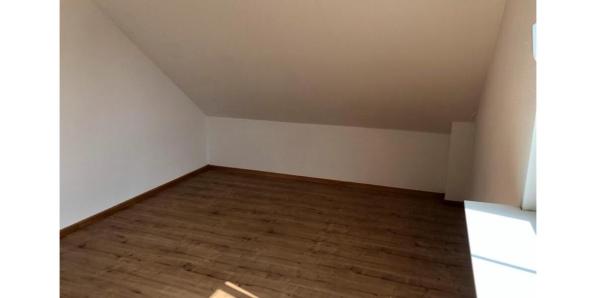 Dachgeschoßwohnung Bad Krozingen - 3 Zimmer, 75 m&sup2;, 1.075&euro; | Angebot:26569611