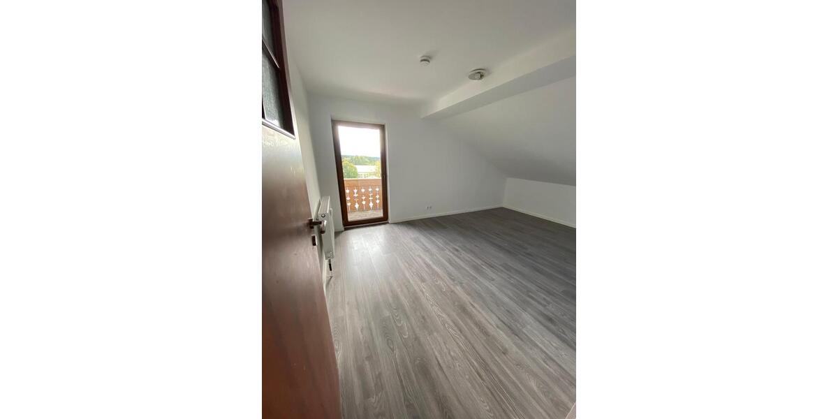 Dachgeschoßwohnung Hohenpeißenberg - 3 Zimmer, 85 m&sup2;, 1.180&euro; | Angebot:26025693