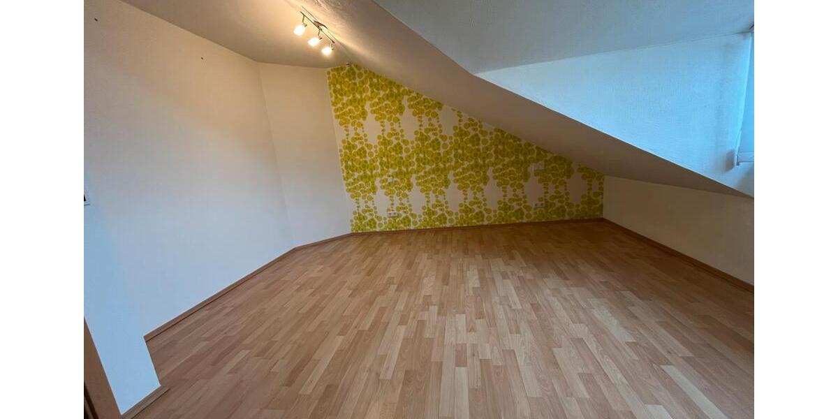 Dachgeschoßwohnung Stödtlen - 4 Zimmer, 120 m&sup2;, 780&euro; | Angebot:26608690