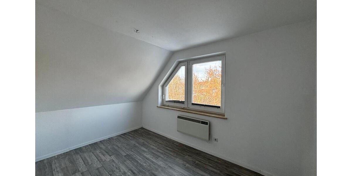 Gemütliche 4-Raum-DG-Wohnung, neue EBK, Balkon 4 zimmer