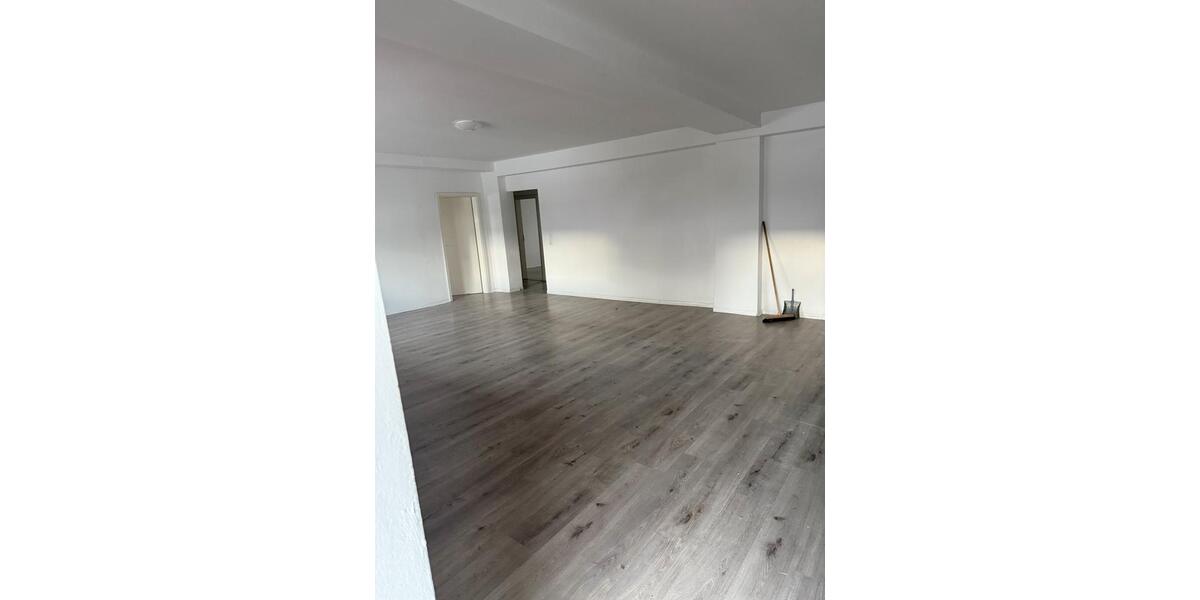 4-Zimmer-Wohnung ca. 150 m² – Küche & Bad 4 zimmer