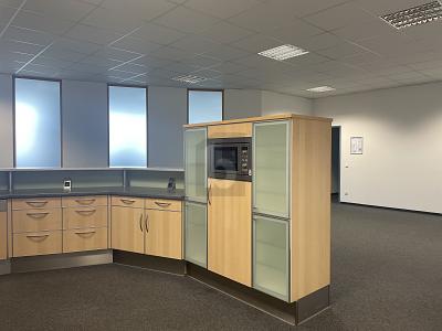 MODERNE BÜROEINHEIT - OPTIONAL MIT PRODUKTION