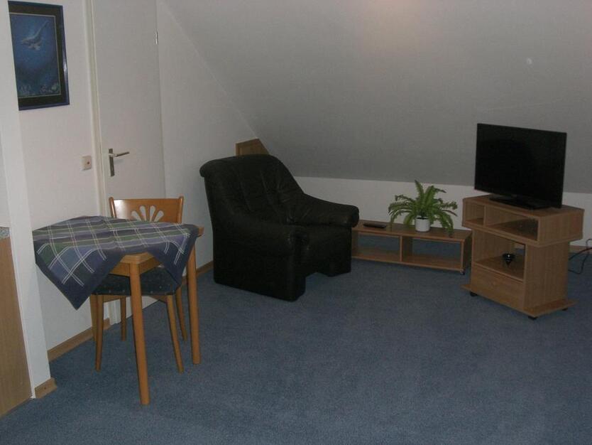 Ein-Zimmer- Apartment:, möbliertes Zimmer,