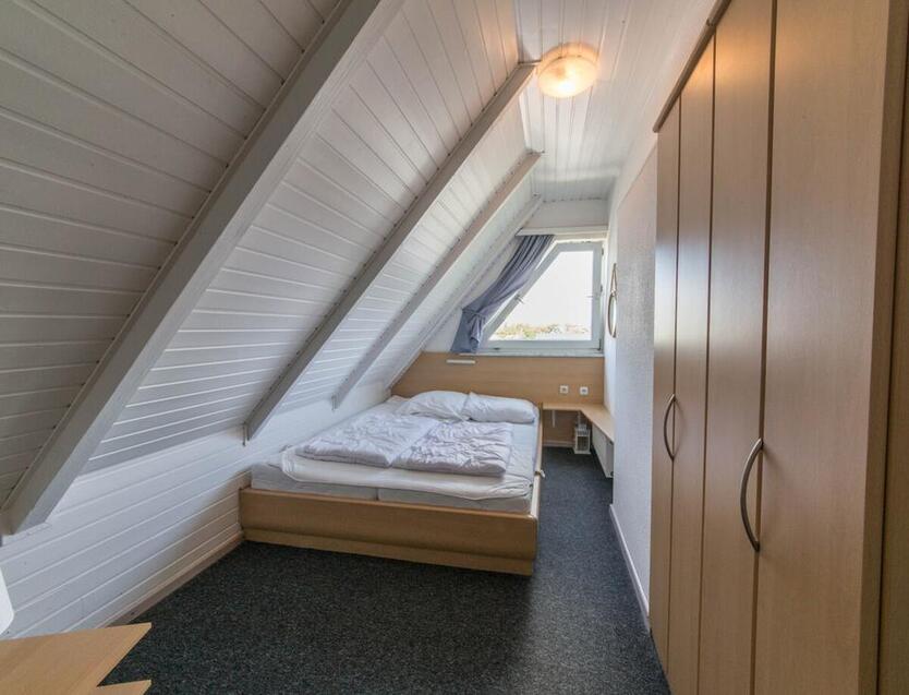 reserviert - Renovierte Dachgeschosswohnung zimmer