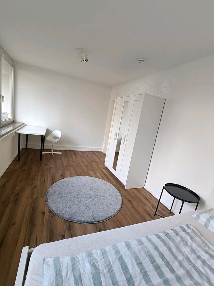 Frisch renoviertes & voll möbliertes WG Zimmer in Top Lage