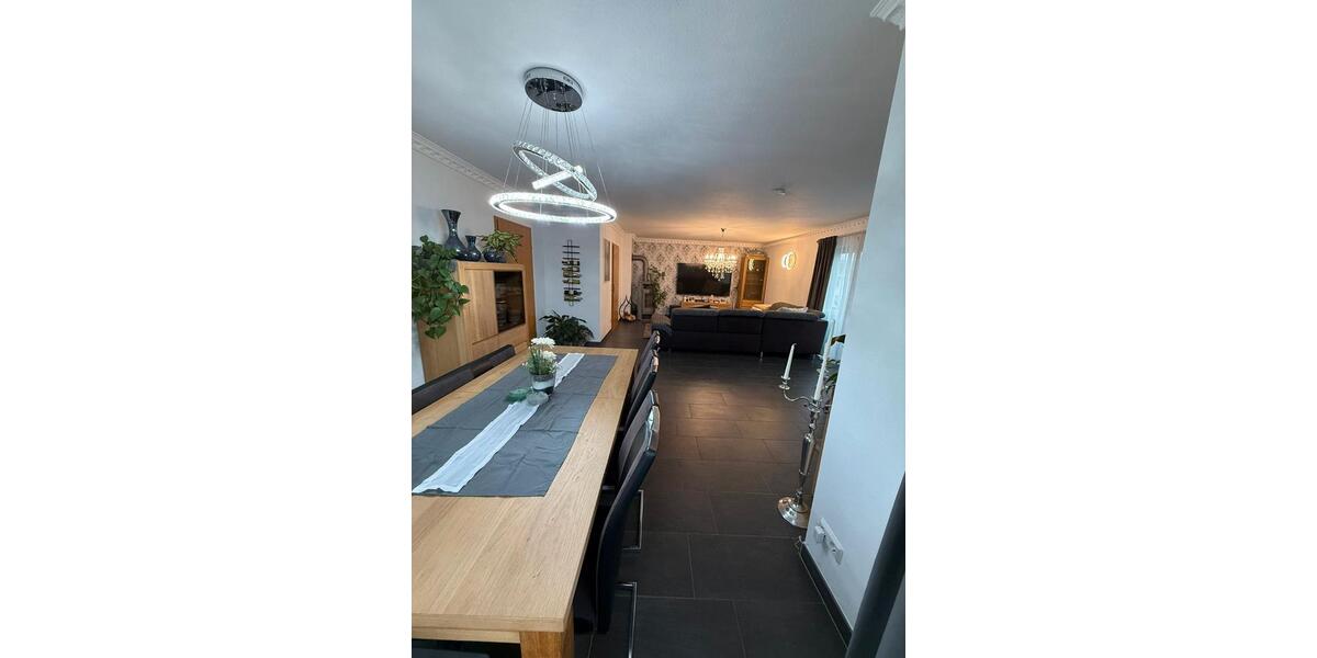 Etagenwohnung Merenberg - 5 Zimmer, 170 m&sup2;, 1.350&euro; | Angebot:26155183