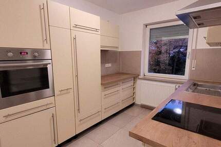 Frisch sanierte 3 - Zimmer Wohnung Hochpaterre mit Terrasse 3 zimmer