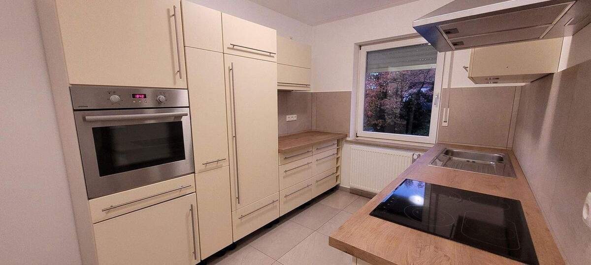 Frisch sanierte 3 - Zimmer Wohnung Hochpaterre mit Terrasse 3 zimmer