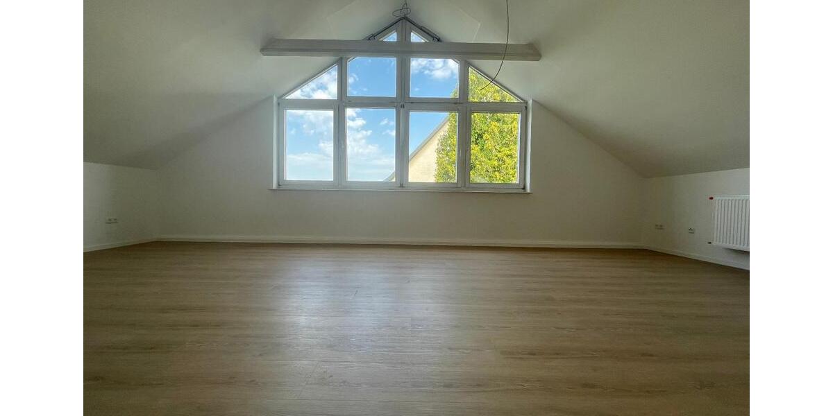 Dachgeschoßwohnung Weiden in der Oberpfalz - 3 Zimmer, 110 m&sup2;, 1.000&euro; | Angebot:25852677