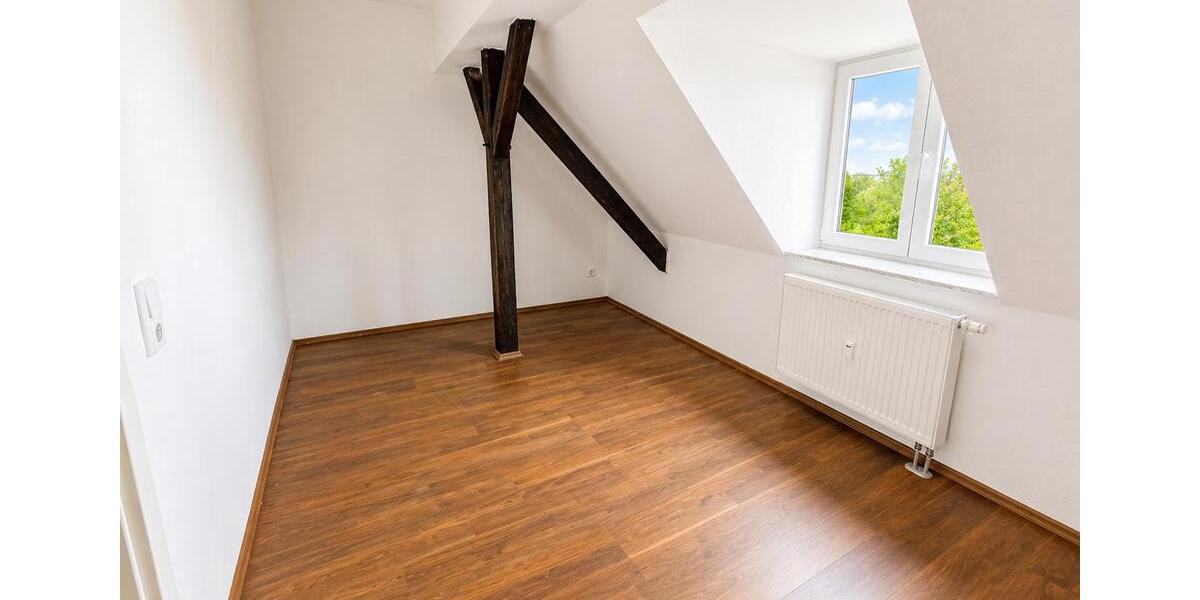 Dachgeschoßwohnung Merseburg - 4 Zimmer, 90 m&sup2;, 590&euro; | Angebot:26535293
