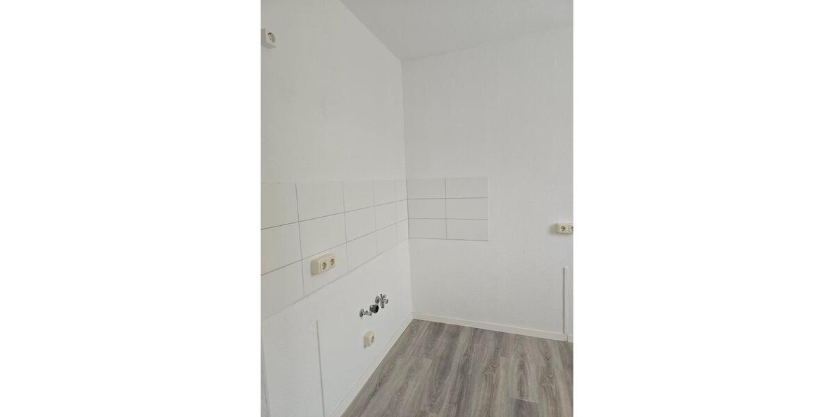Ab sofort... 3 Raumwohnung im 1.OG mit Wanne und Balkon! 3 zimmer