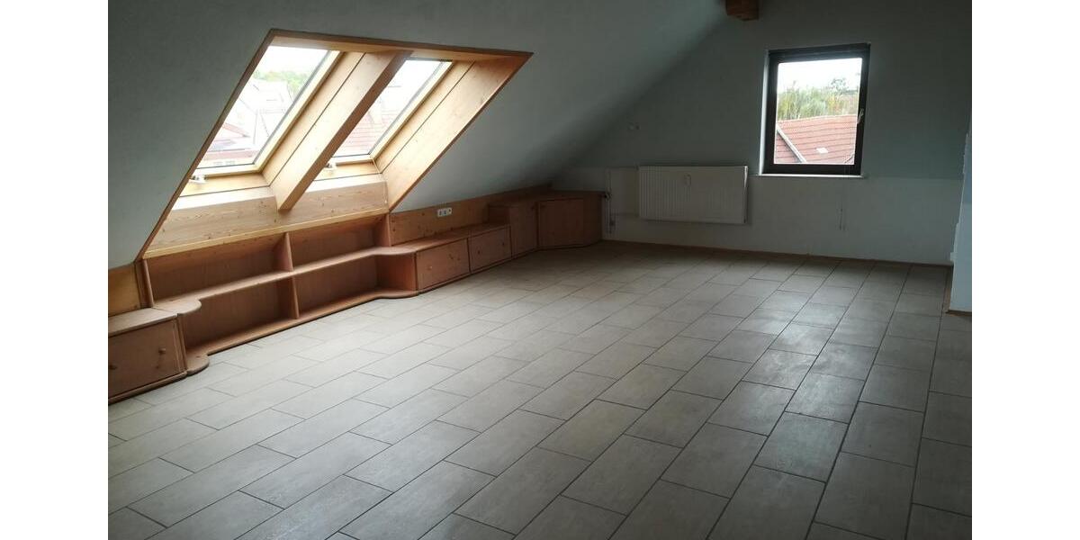 Dachgeschoßwohnung Gerolzhofen - 3 Zimmer, 103 m&sup2;, 720&euro; | Angebot:25415225