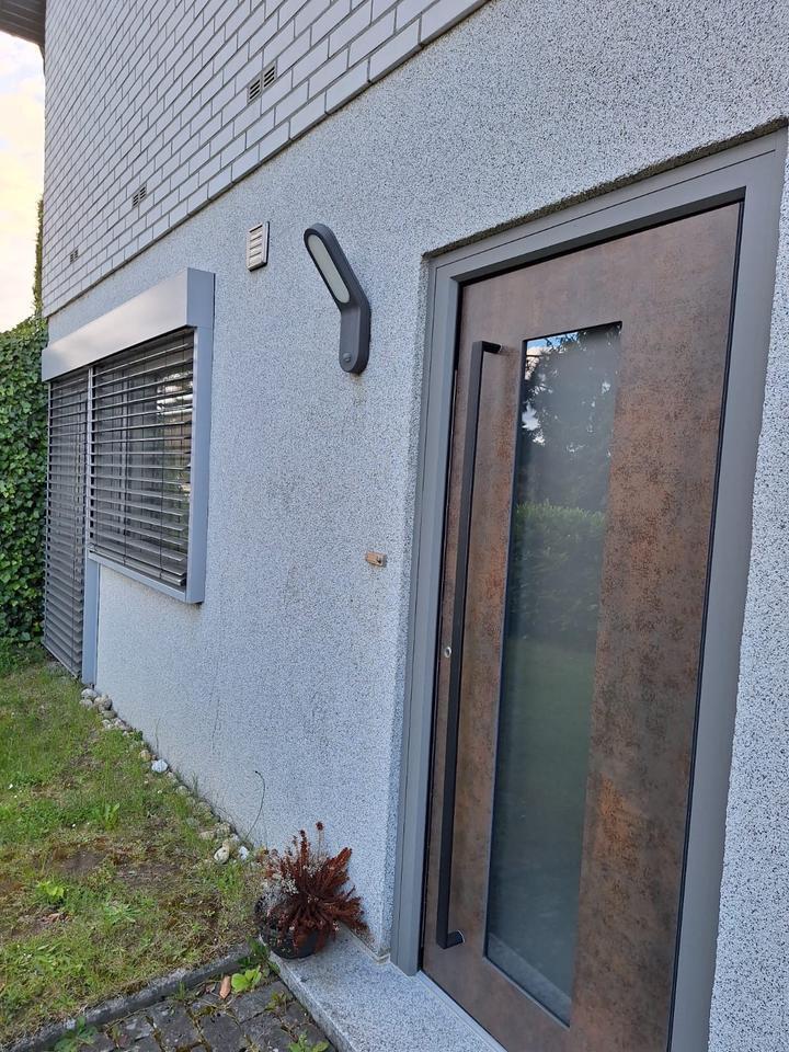 Modernes teilmobliertes 1-Raum-Apartment