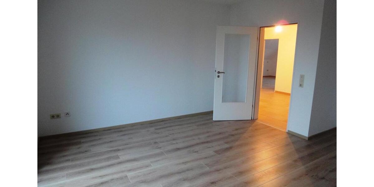 Dachgeschoßwohnung Bad Sassendorf - 3 Zimmer, 86 m&sup2;, 865&euro; | Angebot:25233608