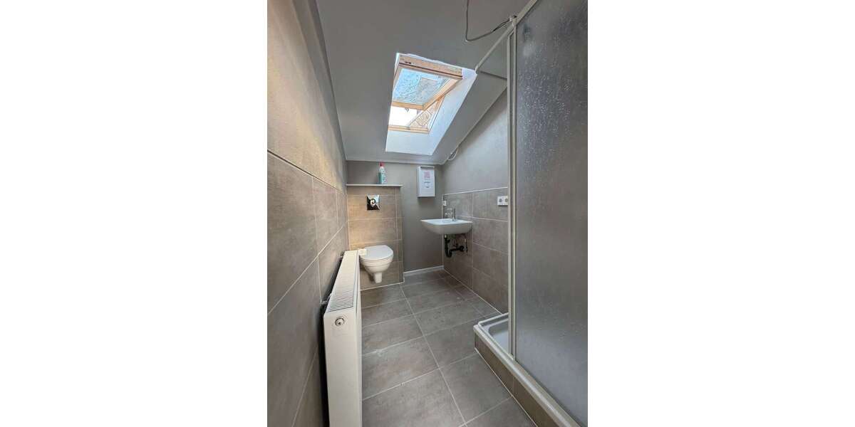 Sanierte 2-Zimmer-Dachgeschosswohnung mit neuem Bad in Ensheim - Dachgeschoßwohnung Saarbrücken-Halberg Halberg | Angebot:26764265