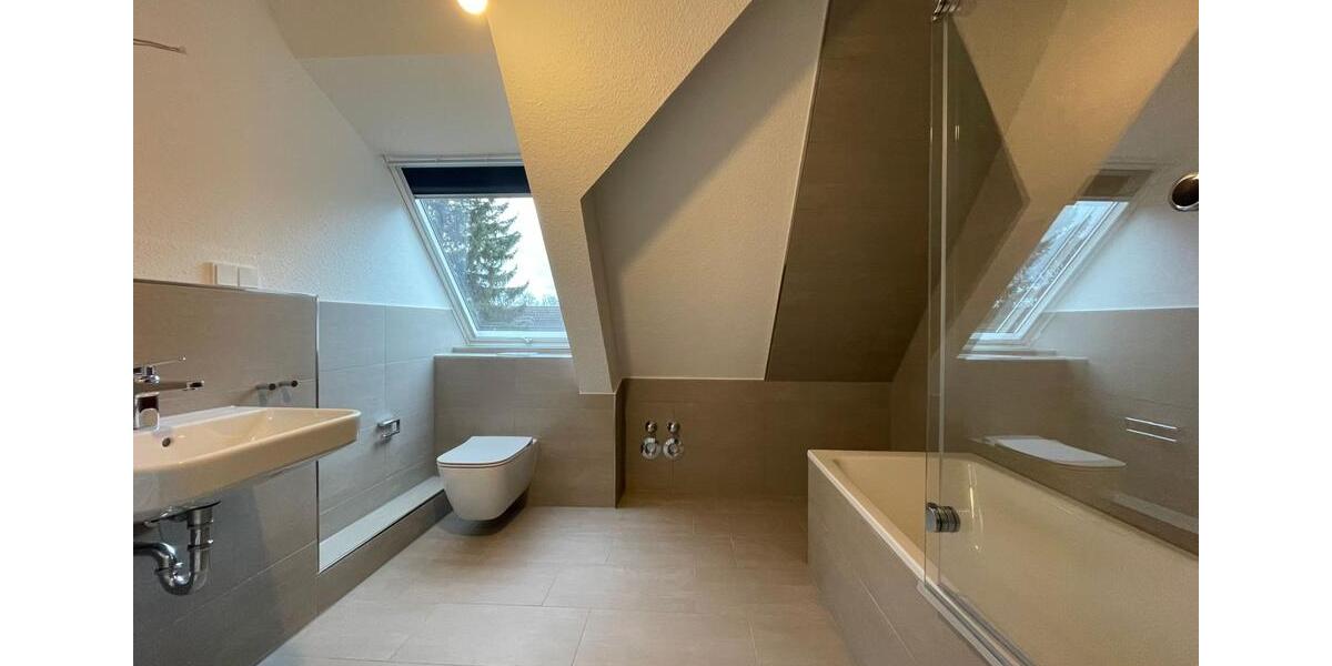 Dachgeschoßwohnung Essen Stadtbezirk IV - 3 Zimmer, 69 m&sup2;, 721&euro; | Angebot:25230747