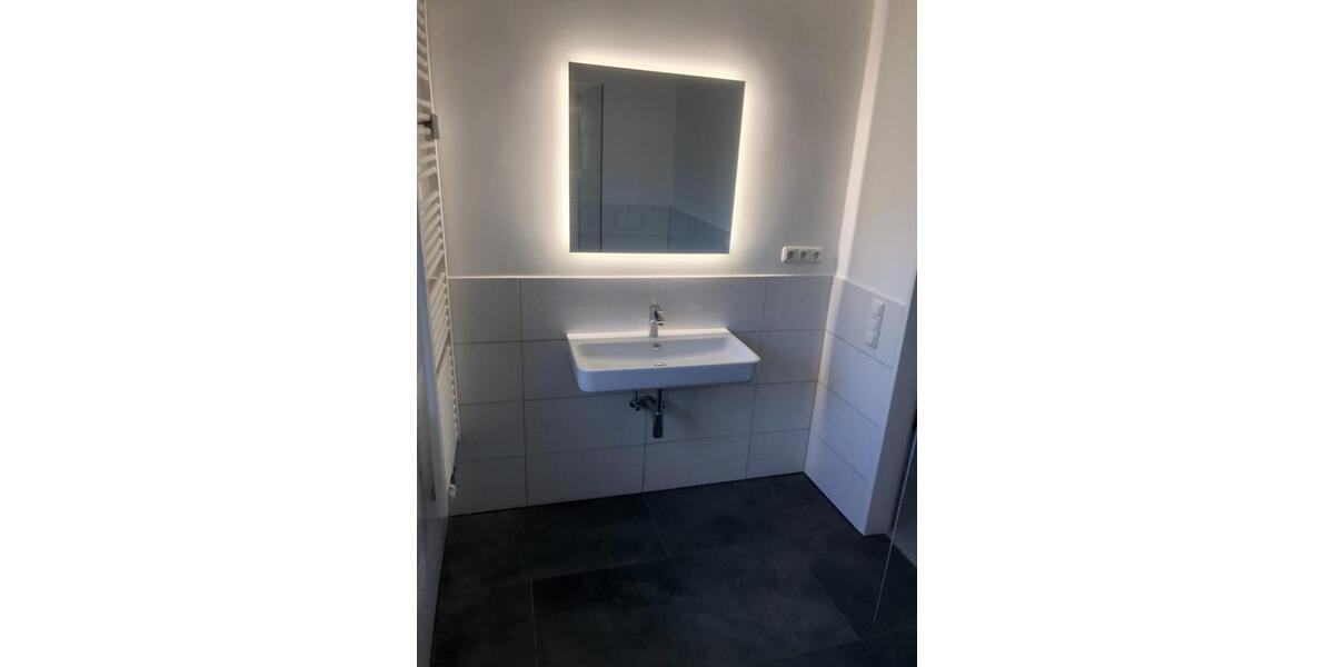 70 qm Wohnung mit Balkon, renoviert zu vermieten 6 zimmer