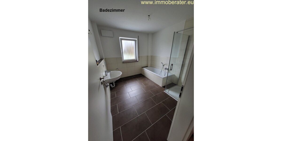 Große 3-Zi-Neubau-Whg WFL 103 m² zwei Bäder Terrasse Gartenanteil Garage Energiesparhaus-Kfw-55 ab Oktober 26 zu vermieten. - Erdgeschoßwohnung Neunburg vorm Wald | Angebot:27266637
