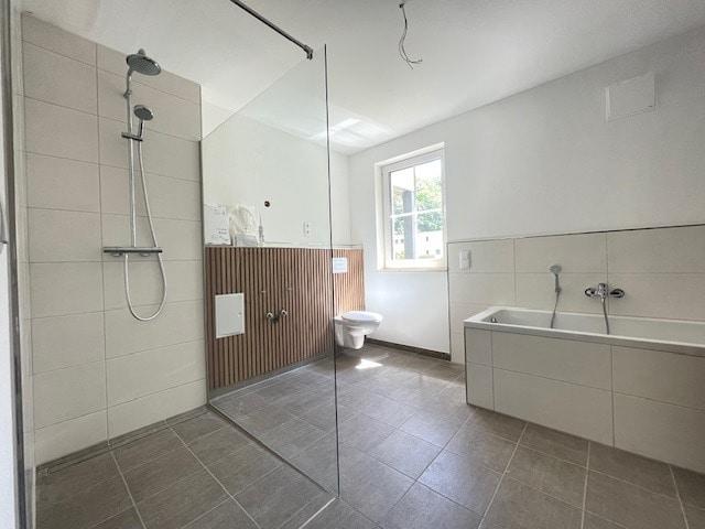 Erdgeschoßwohnung Werdau - 3 Zimmer, 87 m&sup2;, 828&euro; | Angebot:25104612