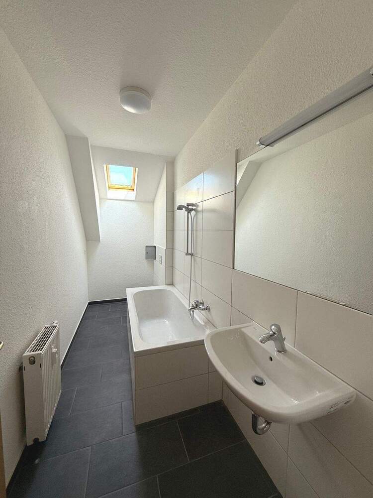 Wohnen im Dachgeschoss - 3 Zimmer- EBK - zwei Bäder