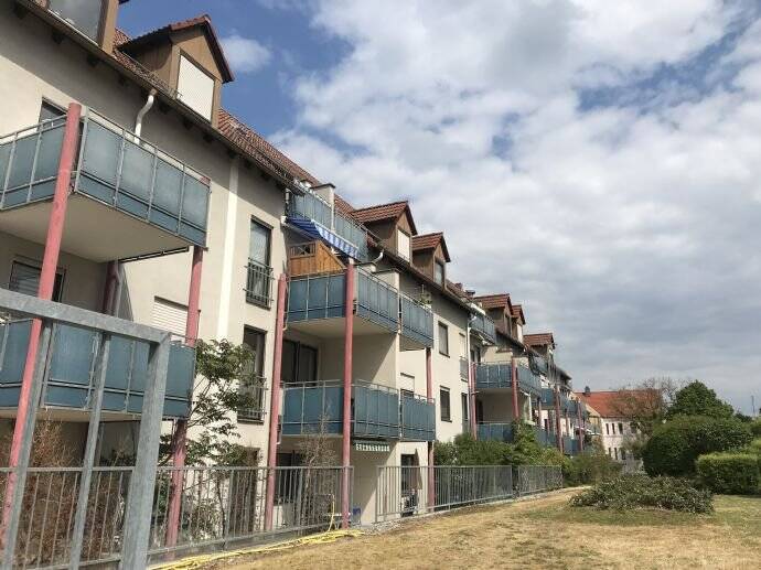 Hübsche 2-Zi.-Wohnung mit Küchenzeile, Südbalkon, TG-Stpl. in Erlangen-Ost, Nähe Berufsschule 2 zimmer