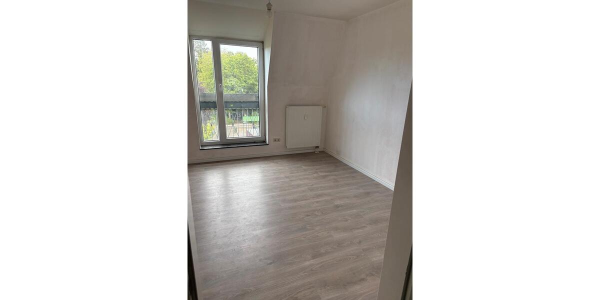 Dachgeschoßwohnung Delmenhorst Düsternort - 4 Zimmer, 121 m&sup2;, 1.000&euro; | Angebot:26603464