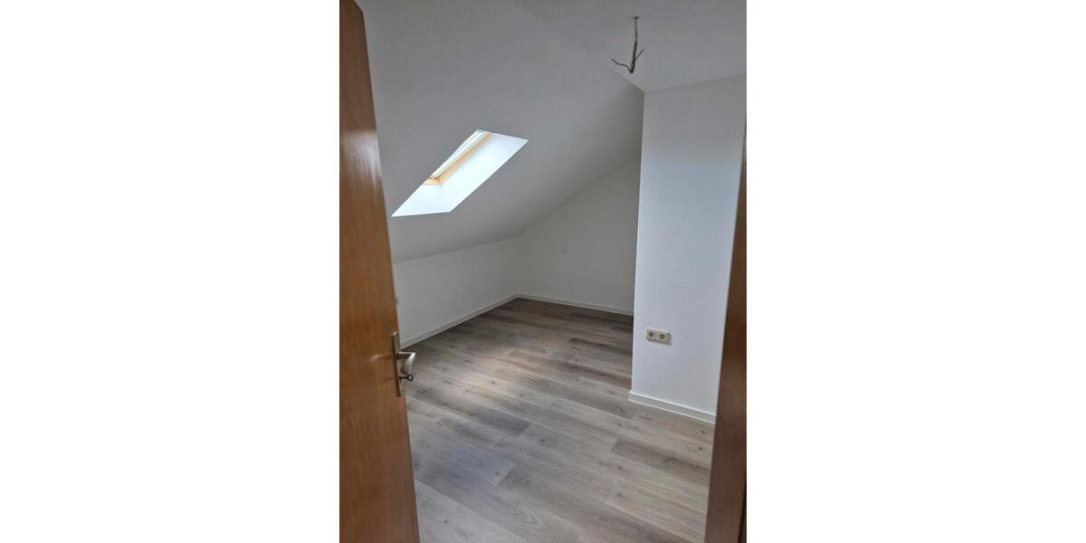 Dachgeschoßwohnung Wetter (Hessen) - 3 Zimmer, 68 m&sup2;, 700&euro; | Angebot:26646565