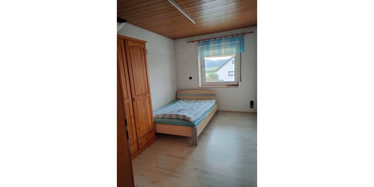 Etagenwohnung Holzheim - 5 Zimmer, 120 m&sup2;, 1.350&euro; | Angebot:26840382