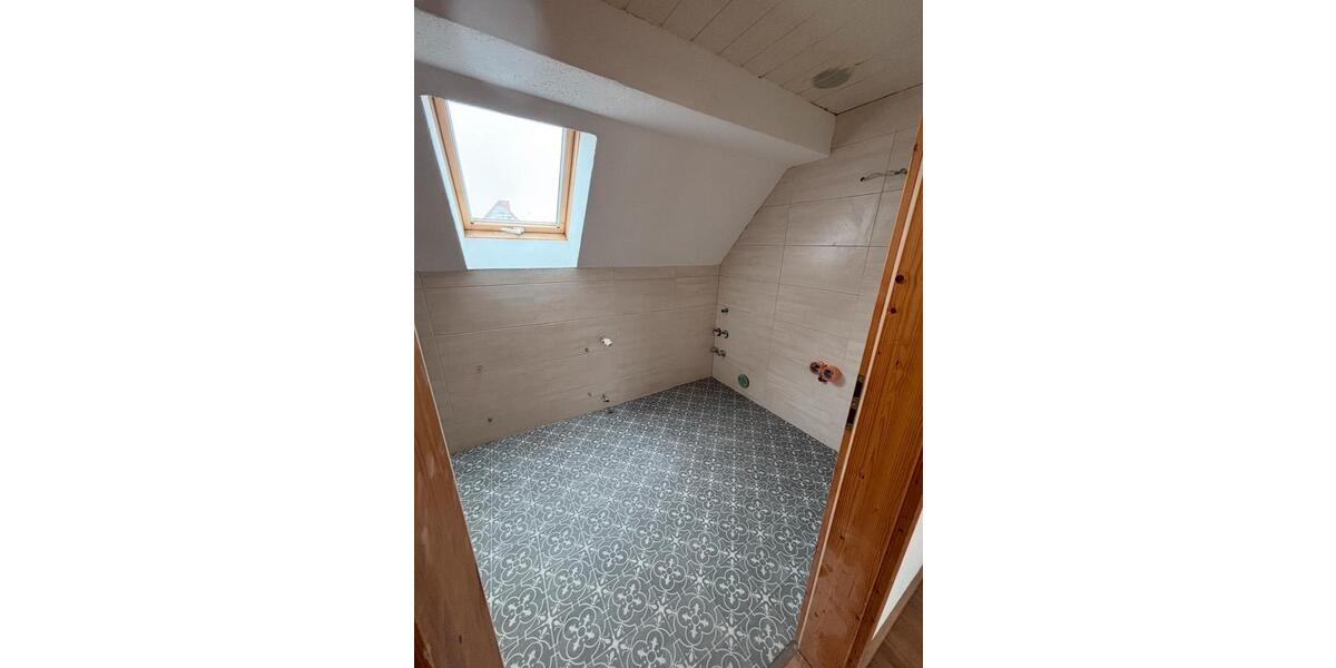 Dachgeschoßwohnung Lauterbach (Hessen) - 3 Zimmer, 90 m&sup2;, 950&euro; | Angebot:24845103