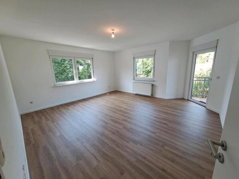 Frisch renovierte 4-Zimmer-Wohnung mit 2 Balkonen in MZ-Finthen