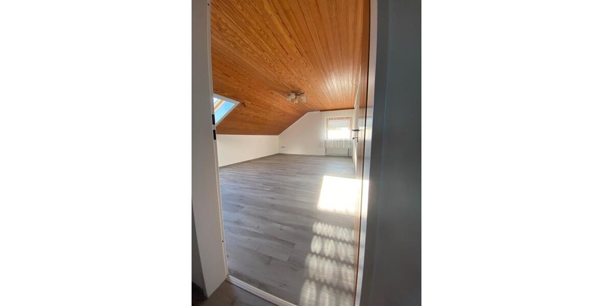 Dachgeschoßwohnung Heidenheim an der Brenz Aufhausen - 4 Zimmer, 105 m&sup2;, 900&euro; | Angebot:24604346